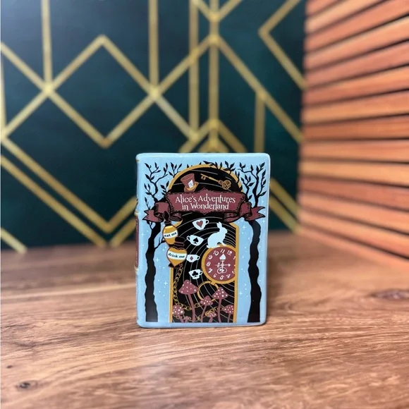 Alice's Adventures in Wonderland Book Pot - Picture 2 of 7